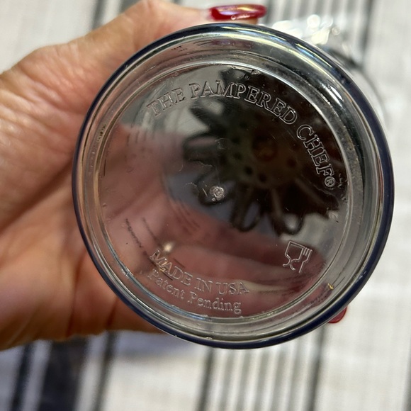 PAMPERED CHEF salad dressing mixer - Picture 4 of 4